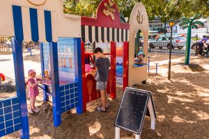 Bulimba Memorial Park playground play shops