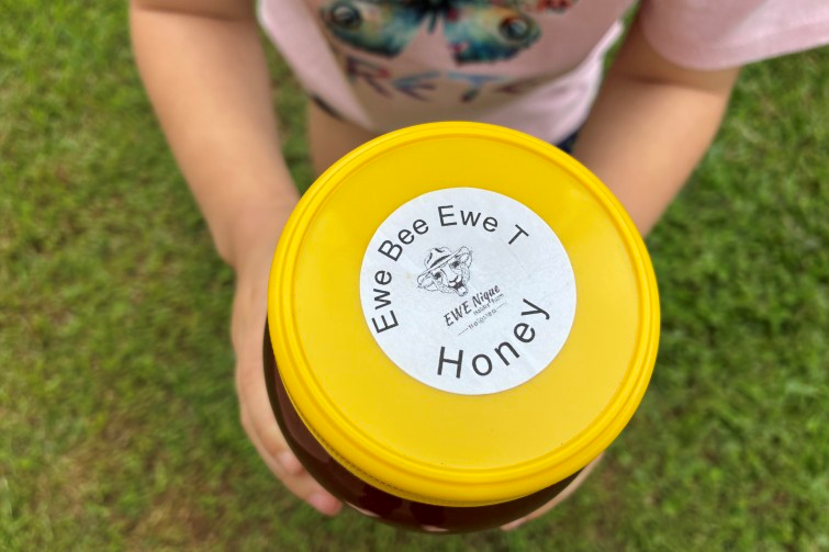 EWE Nique Hobby Farm honey.