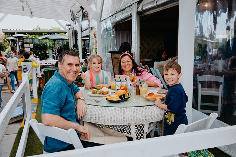 Victoria Park Bistro family dining.