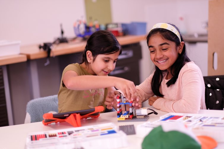 Young Engineers Brisbane students working on robotics activity.