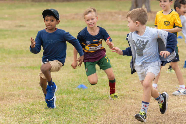 Q Kids Sport happy kids running.