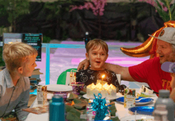 Hologram Zoo Cannon Hill birthday party cake.