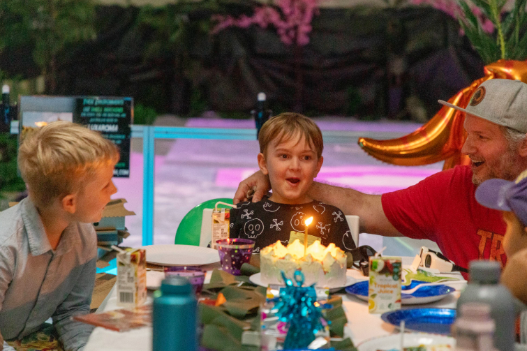 Hologram Zoo Cannon Hill birthday party cake.