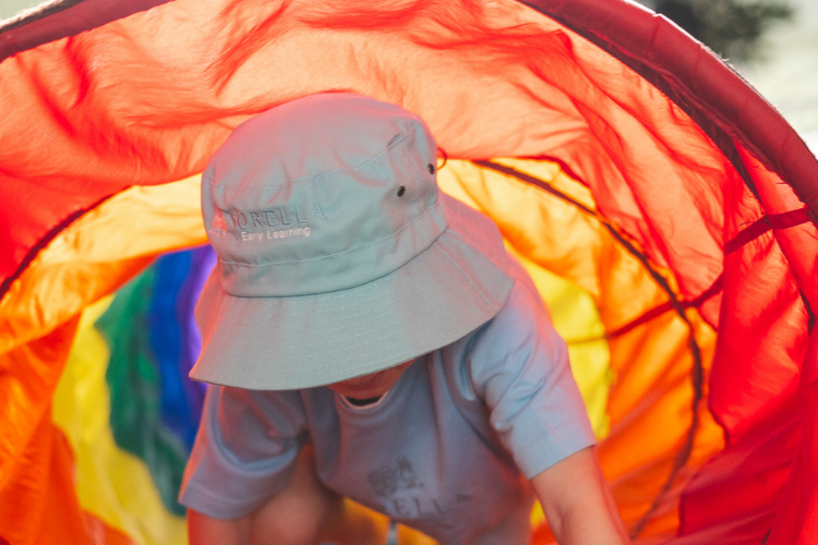 Sorella Early Learning Griffin crawling through tunnel.