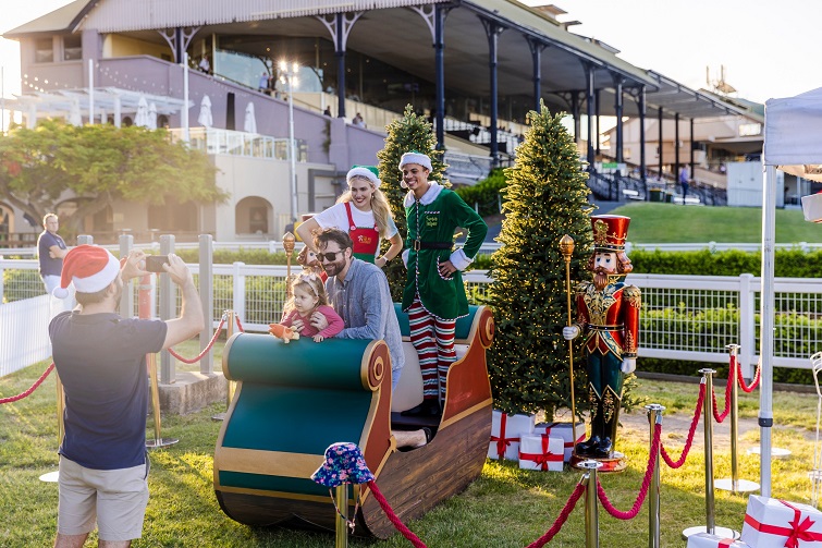 Ascot Green Christmas Carols and Markets