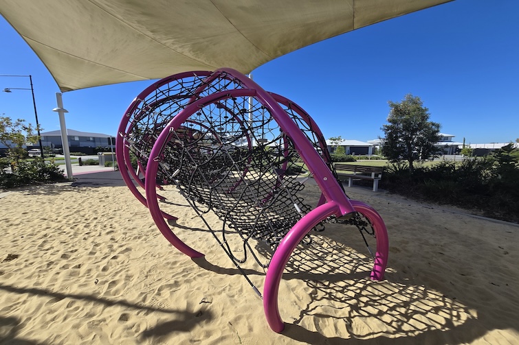 Climbing net at the Whale Park in Aura.