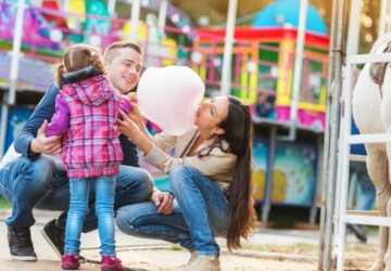 Family eating fairy floss.