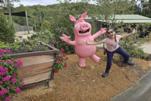 Girl and pig statue at Paradise Country.