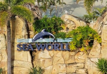 Sea World sign.