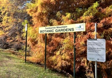 Main sign at Tamborine Mountain Botanic Gardens.