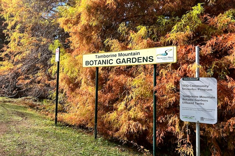 Main sign at Tamborine Mountain Botanic Gardens.