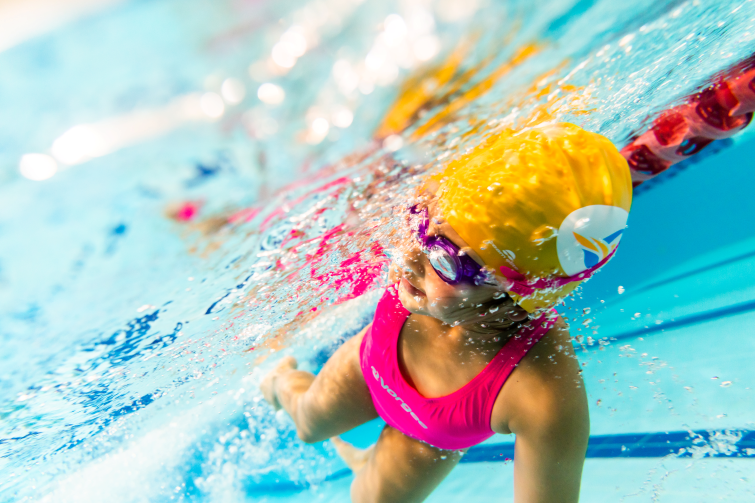 Carlile Swim child underwater freestyle.