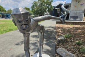 A metal statue at Frew Park.