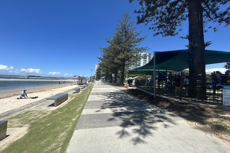 Foreshore walkway at Ian Dipple Lagoon.