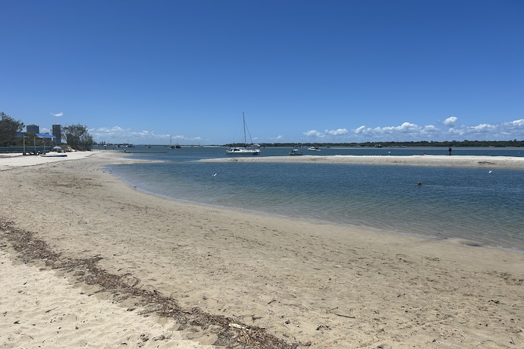 Waters edge at Ian Dipple Lagoon.