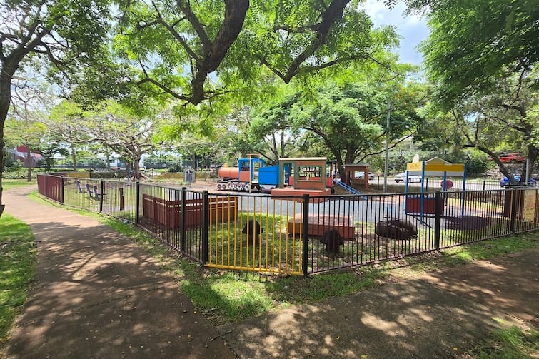 Fully fenced playground at Milton Park.