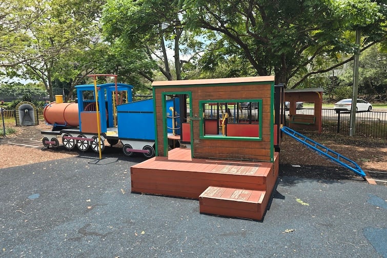 Platform and train at Milton Park.