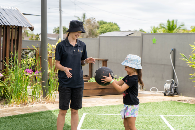 The Boulevard Early Learning Centre Mt Warren Park educator with child outdoors.