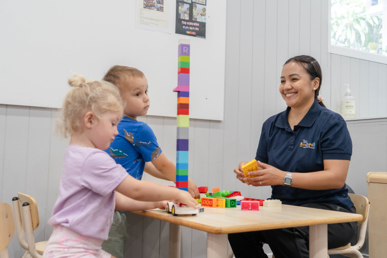 The Boulevard Early Learning Centre Mt Warren Park educator with children.