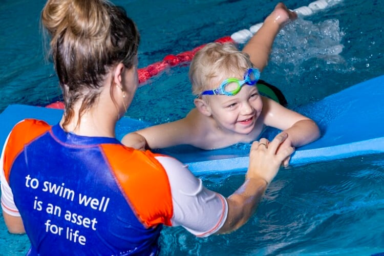 Why learning to swim helps Queensland kids in the classroom