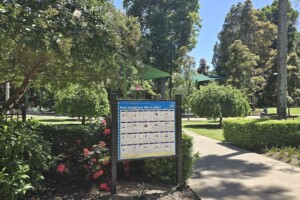 How to play sign at Brisbane City Botanic Gardens.