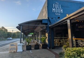 The main entrance at The Full Moon Hotel, Sandgate.