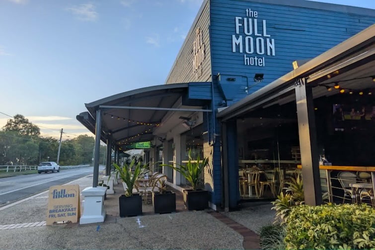 The main entrance at The Full Moon Hotel, Sandgate.
