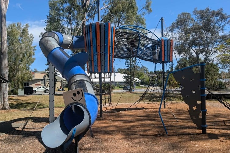 lions park helensvale slide. 